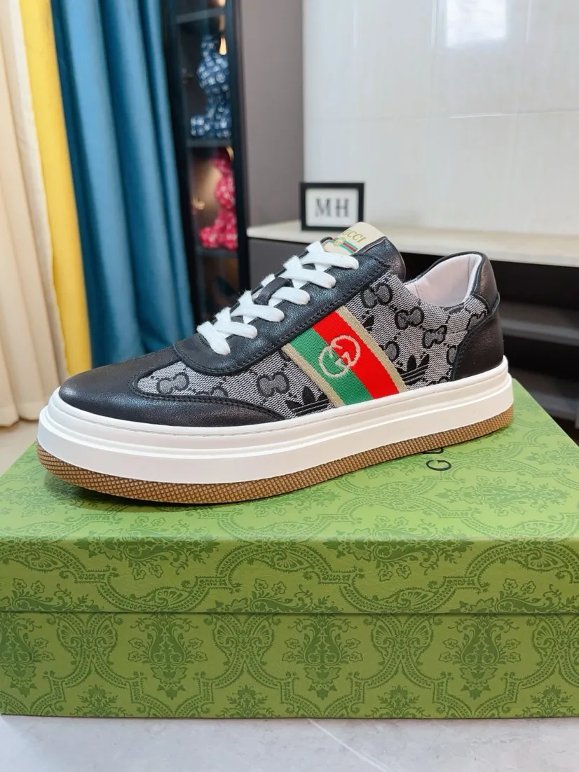 Men's shoes 💰420🌹🌹[GUCCI] Gucci's new lace-up casual men's shoes are on the market first, and the materials and workmanship are superior to all versions on the market. The highest quality shipped first-layer cowhide with imported original perforated materials➕genuine leather lining, privately molded soft outsole, high foot comfort, imported special materials highlight the brand's unique charm, high-end customization 38-44
